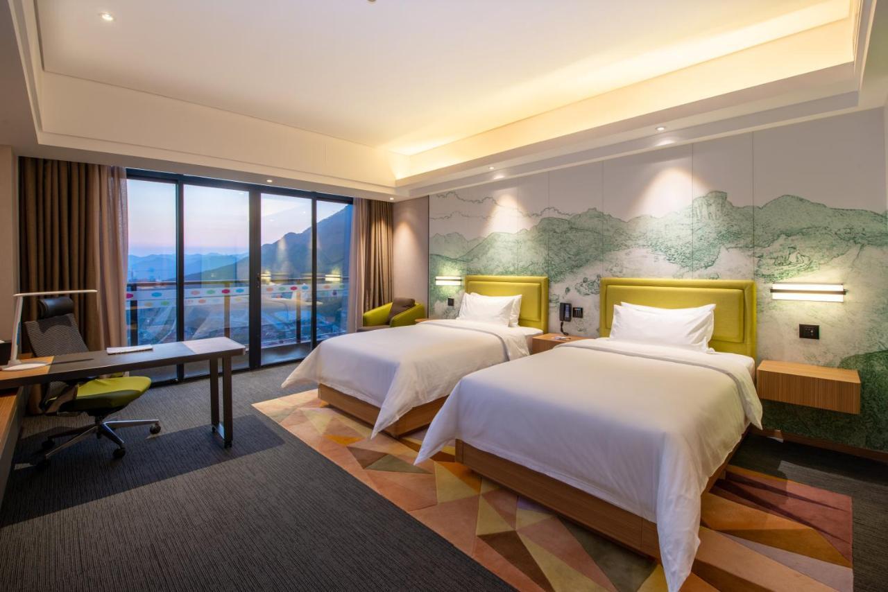 Отель Hampton By Hilton Qingyuan Qingxin District Экстерьер фото