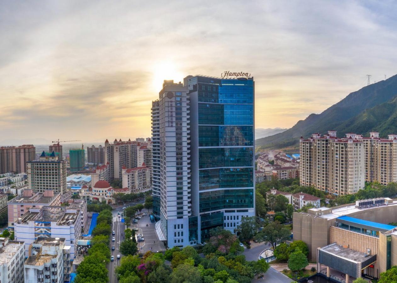 Отель Hampton By Hilton Qingyuan Qingxin District Экстерьер фото